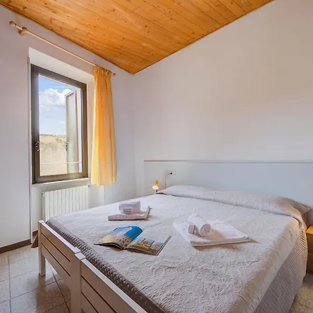 Al Peveri - Private Parking & Near - Happy