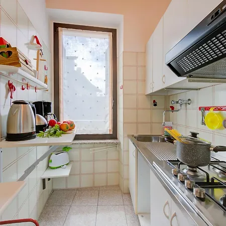 Al Peveri - Private Parking & Near - Happy